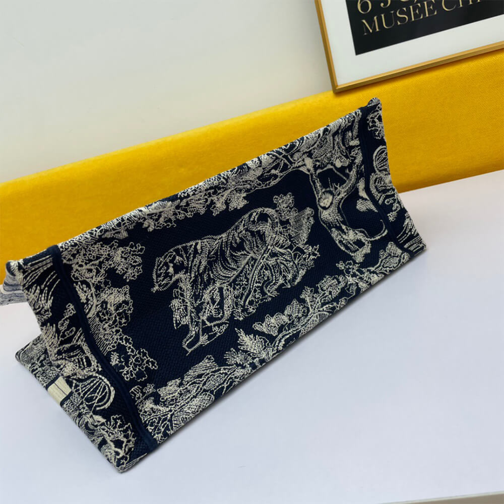 MEDIUM D10rAMOUR D10r BOOK TOTE