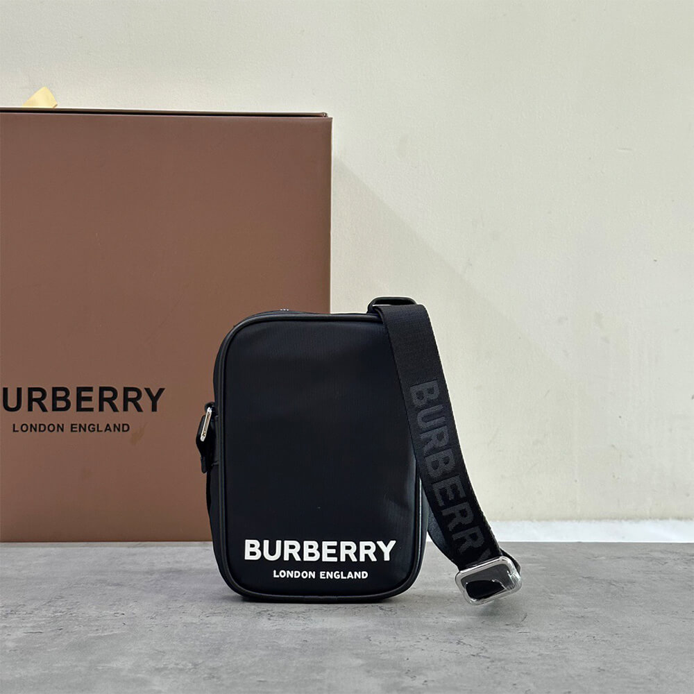 Bv*b*rry Vertical Paddy Bag