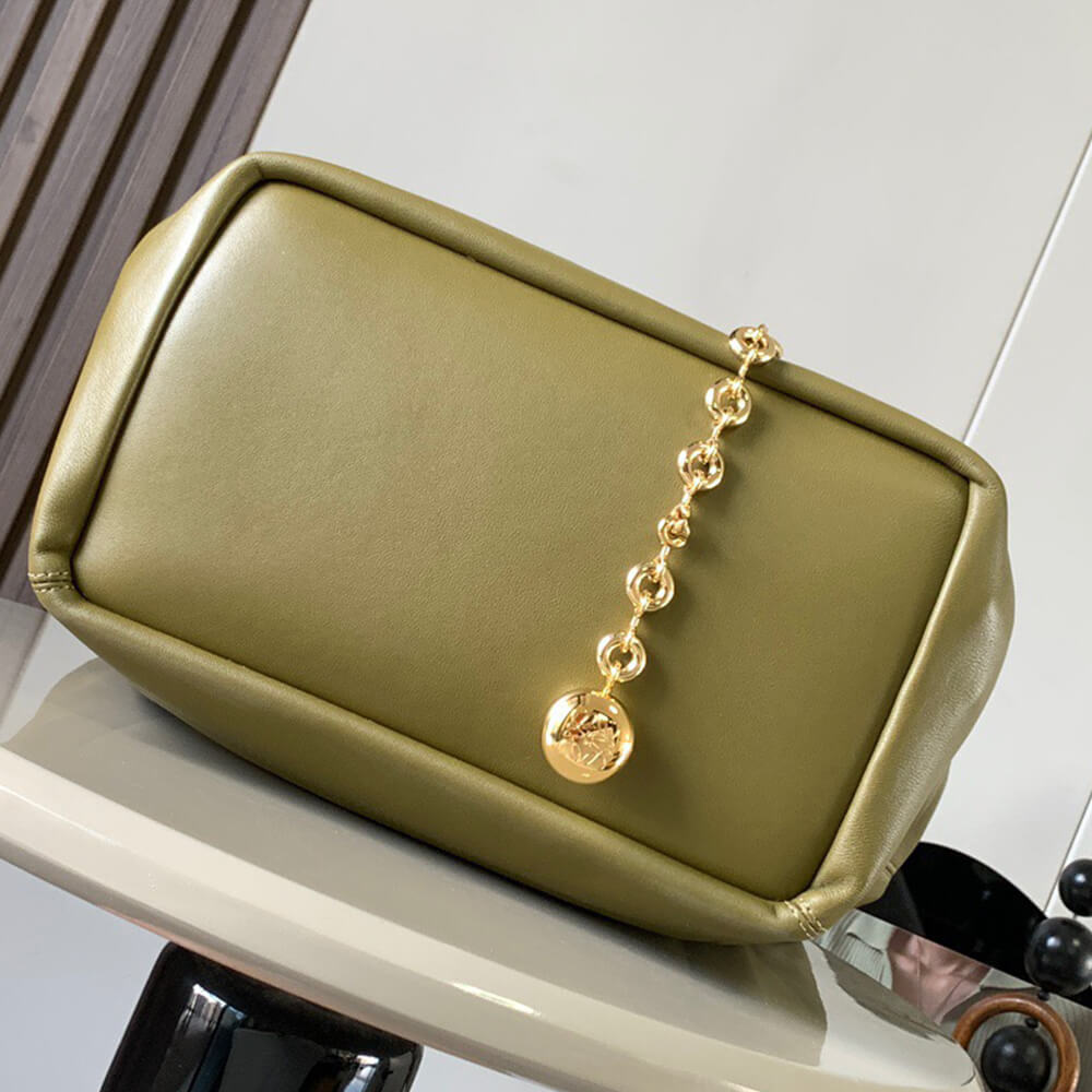 L0ew* Medium Squeeze bag in nappa lambskin