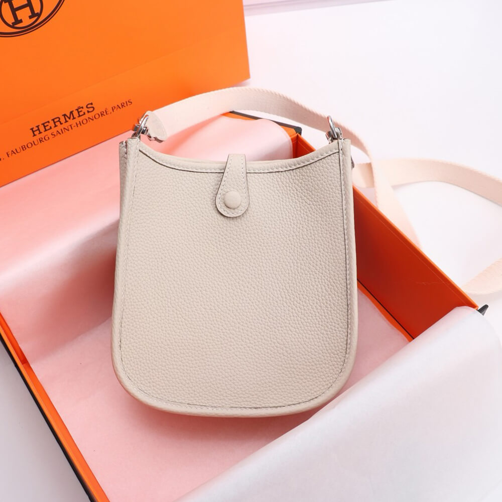 H**me5 Evelyne 16