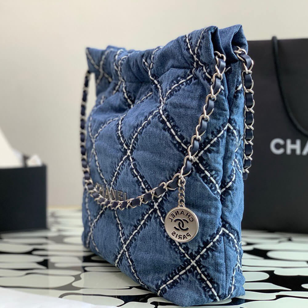 Ch**el 22 SMALL HANDBAG
