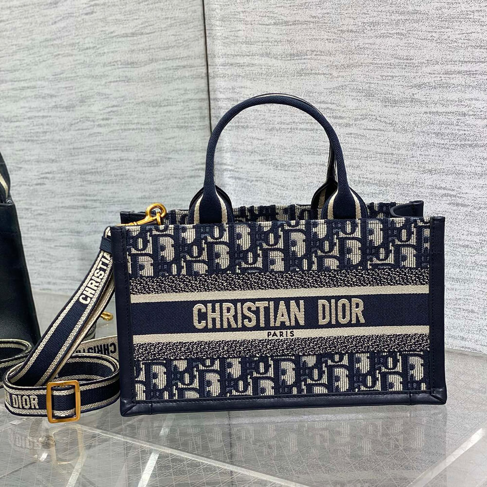 D10r East-West D10r Book Tote with strap