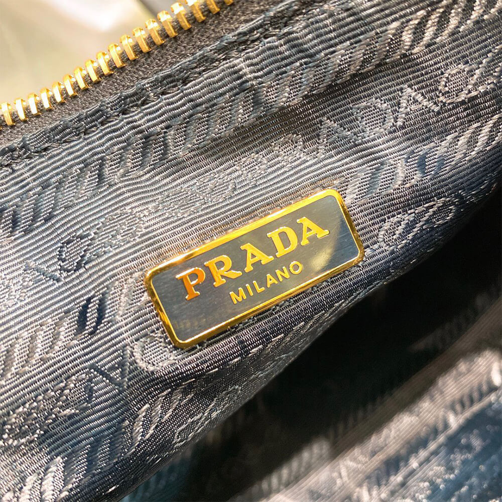 Pra*a Re-Edition 2005 Saffiano leather bag(TAX-FREE GRADE)