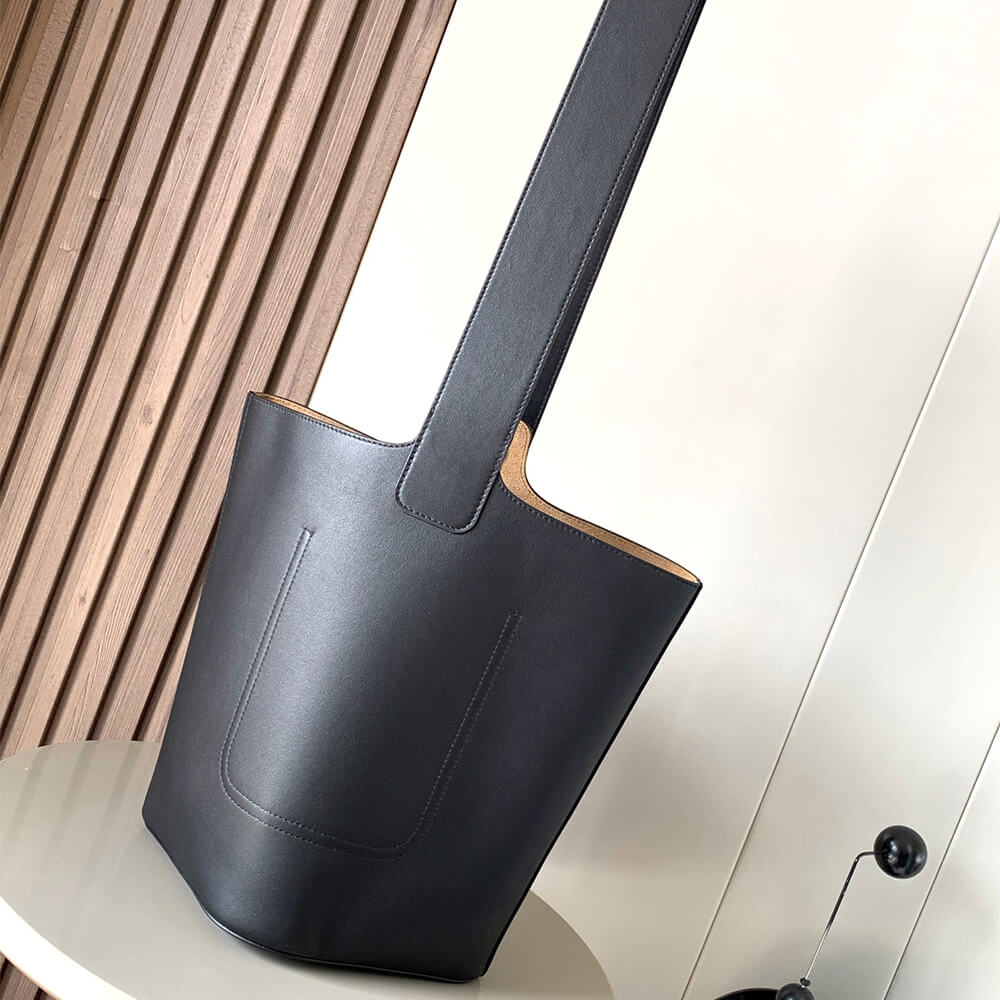 L0ew* Medium Pebble bucket in smooth calfskin(high-end grade)
