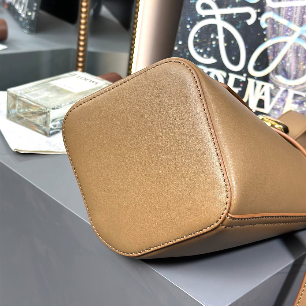 L0ew* Mini Pebble bucket in smooth calfskin(high-end grade)