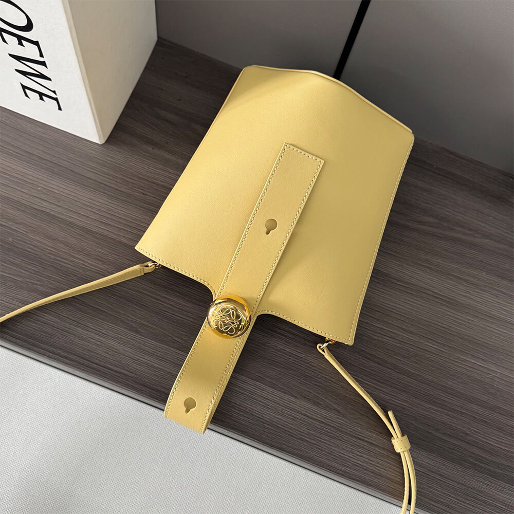 L0ew* Mini Pebble bucket in smooth calfskin(high-end grade)