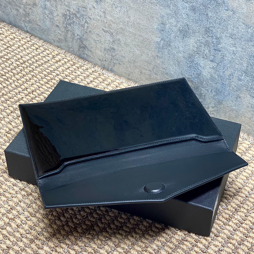 Y51 UPTOWN POUCH IN PATENT LEATHER(HIGH-END GRADE)
