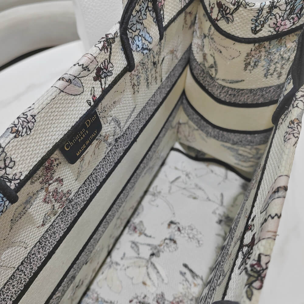 Medium D10r Book Tote