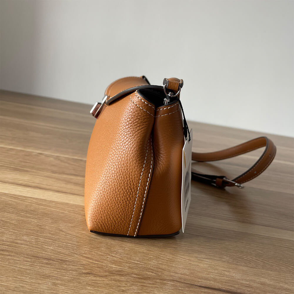 TOTEME T-Lock grained-leather clutch(High-end Grade)