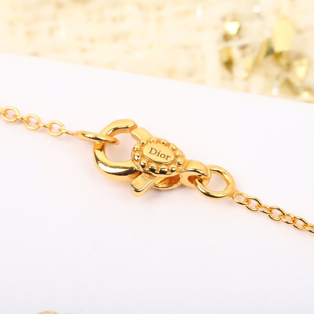 D10r necklace