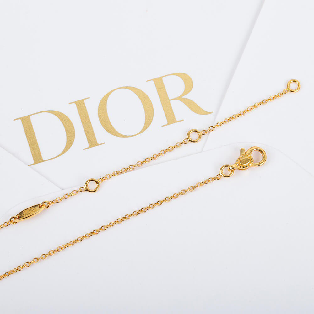 D10r necklace