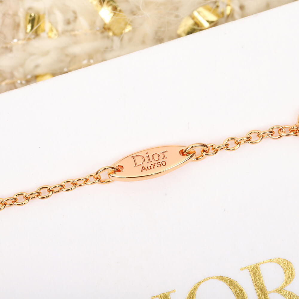 D10r necklace