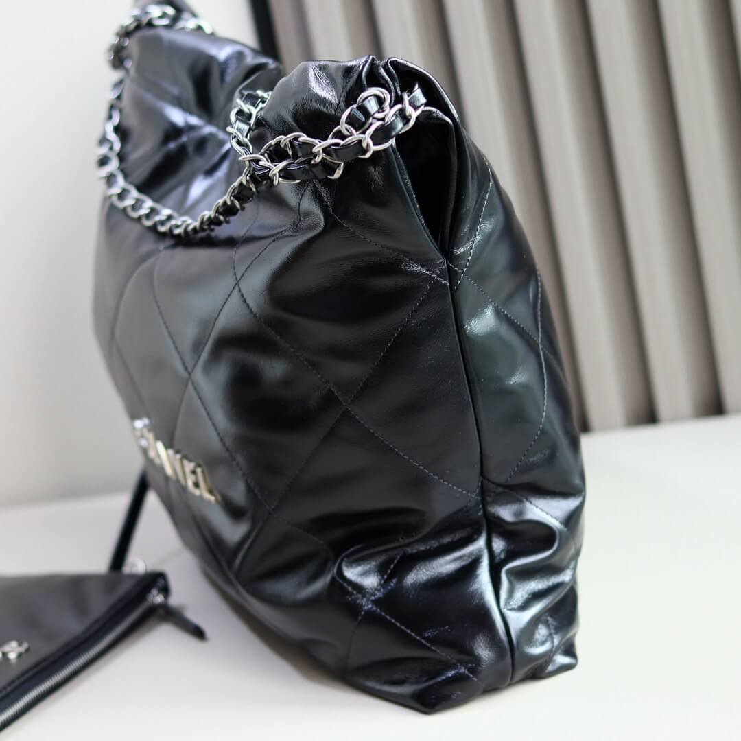 Ch**el 22 SMALL HANDBAG(TAX-FREE GRADE)
