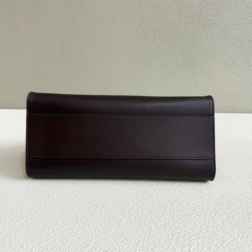 The R0w Peggy Clutch in Leather(HIGH-END GRADE)