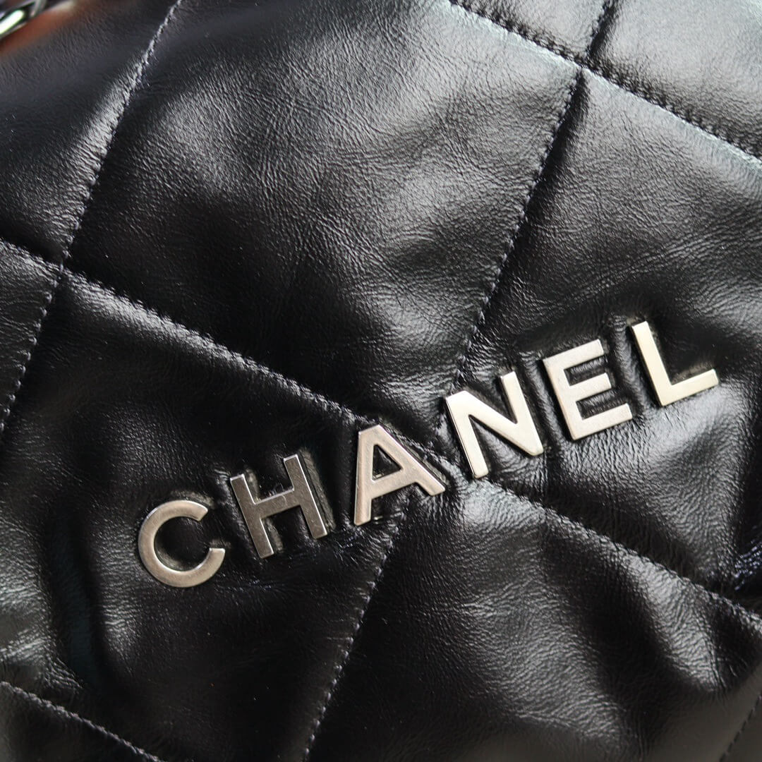 Ch**el 22 SMALL HANDBAG(TAX-FREE GRADE)