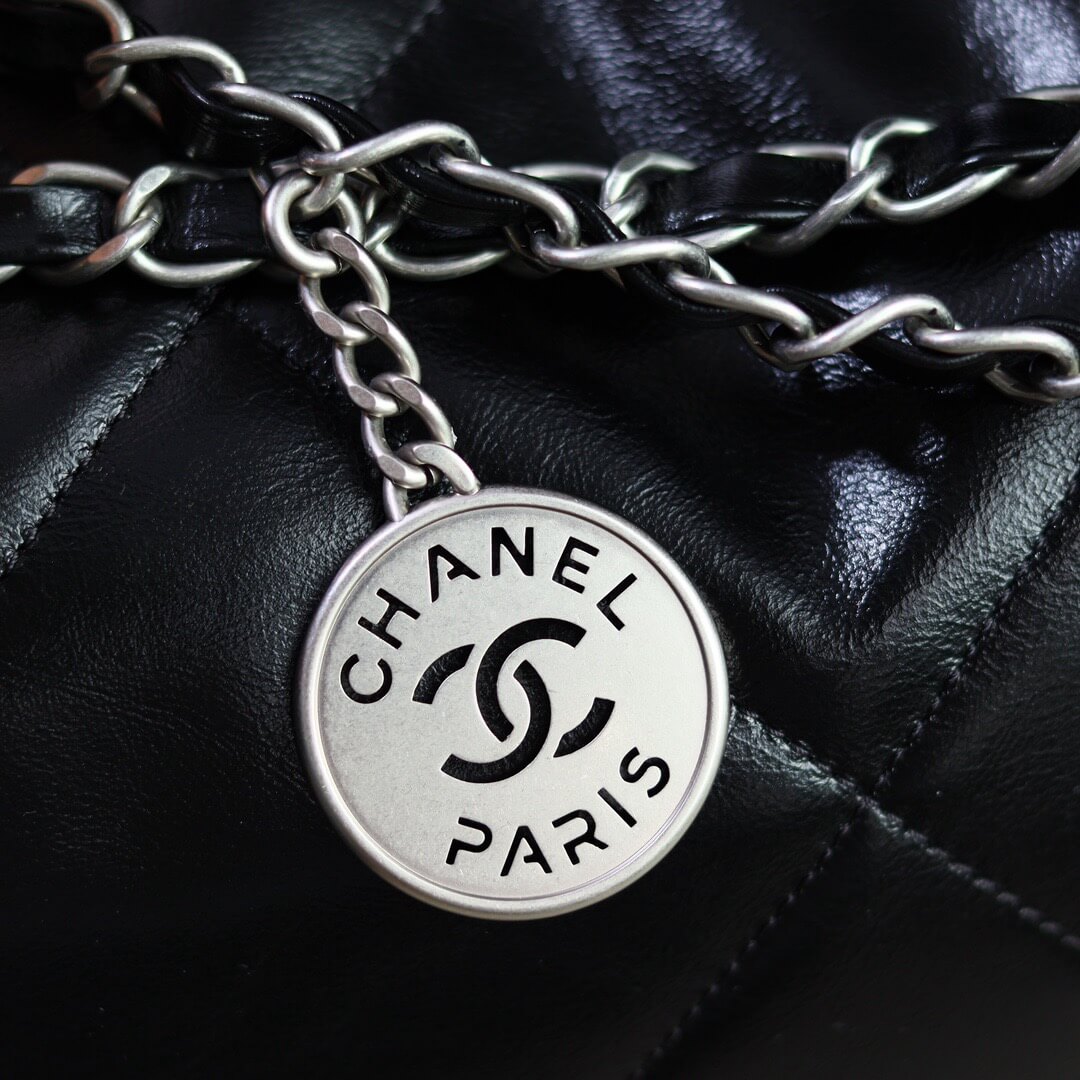 Ch**el 22 SMALL HANDBAG(TAX-FREE GRADE)