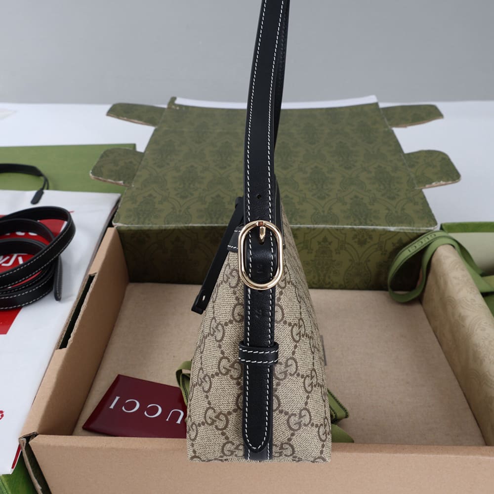 Gvc*1 GG Emblem small shoulder bag