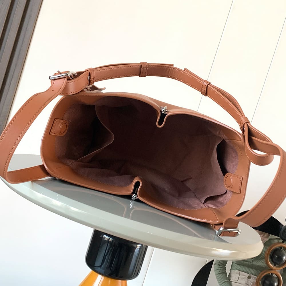 L0ew* Hammock Flip bag in classic calfskin(HIGH-END GRADE)