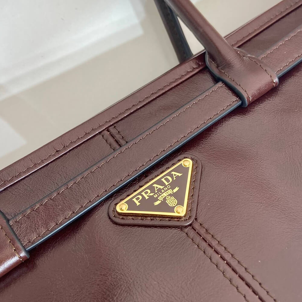 Pra*a Bonnie large leather handbag(TAX-FREE GRADE)