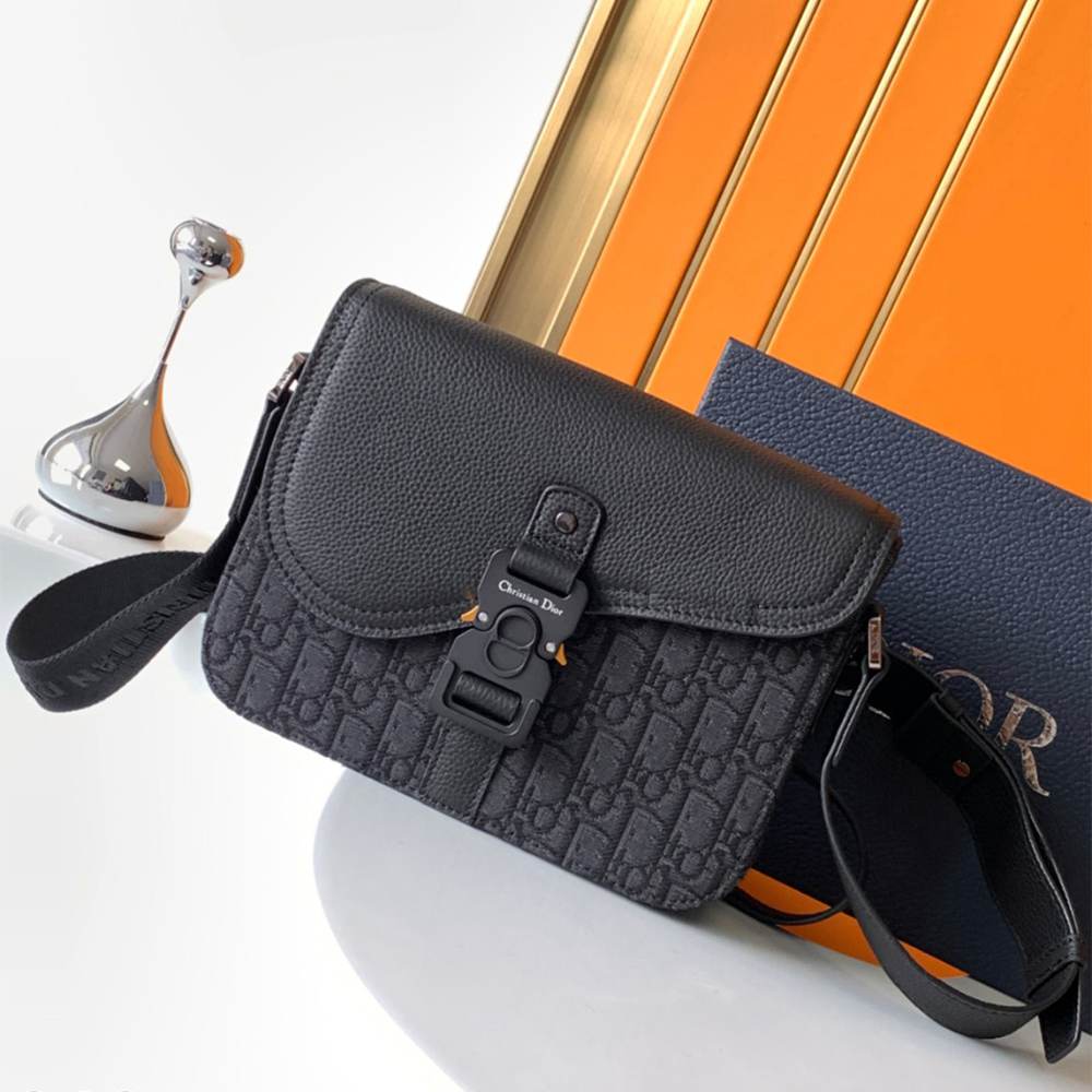 D10r Small Saddle Messenger Bag with Flap(HIGH-END GRADE)