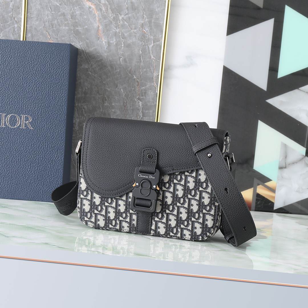 D10r Small Saddle Messenger Bag with Flap(HIGH-END GRADE)