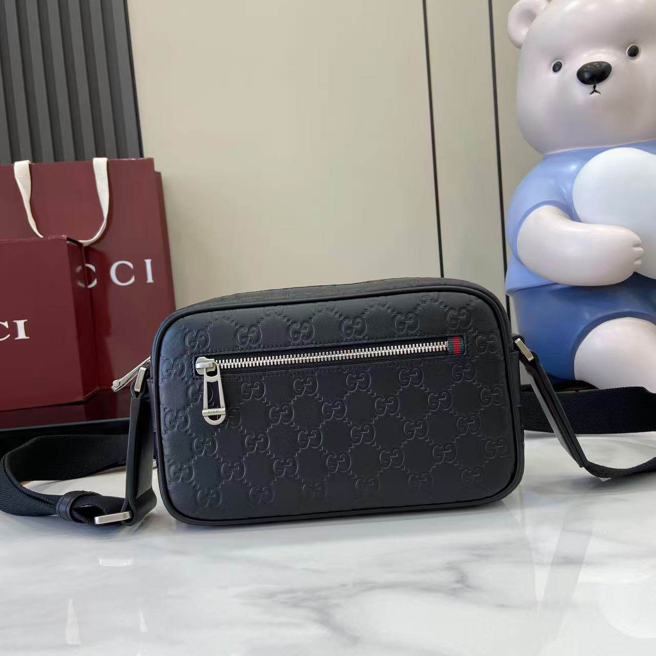 GG Emblem small crossbody bag(HIGH-END GRADE)