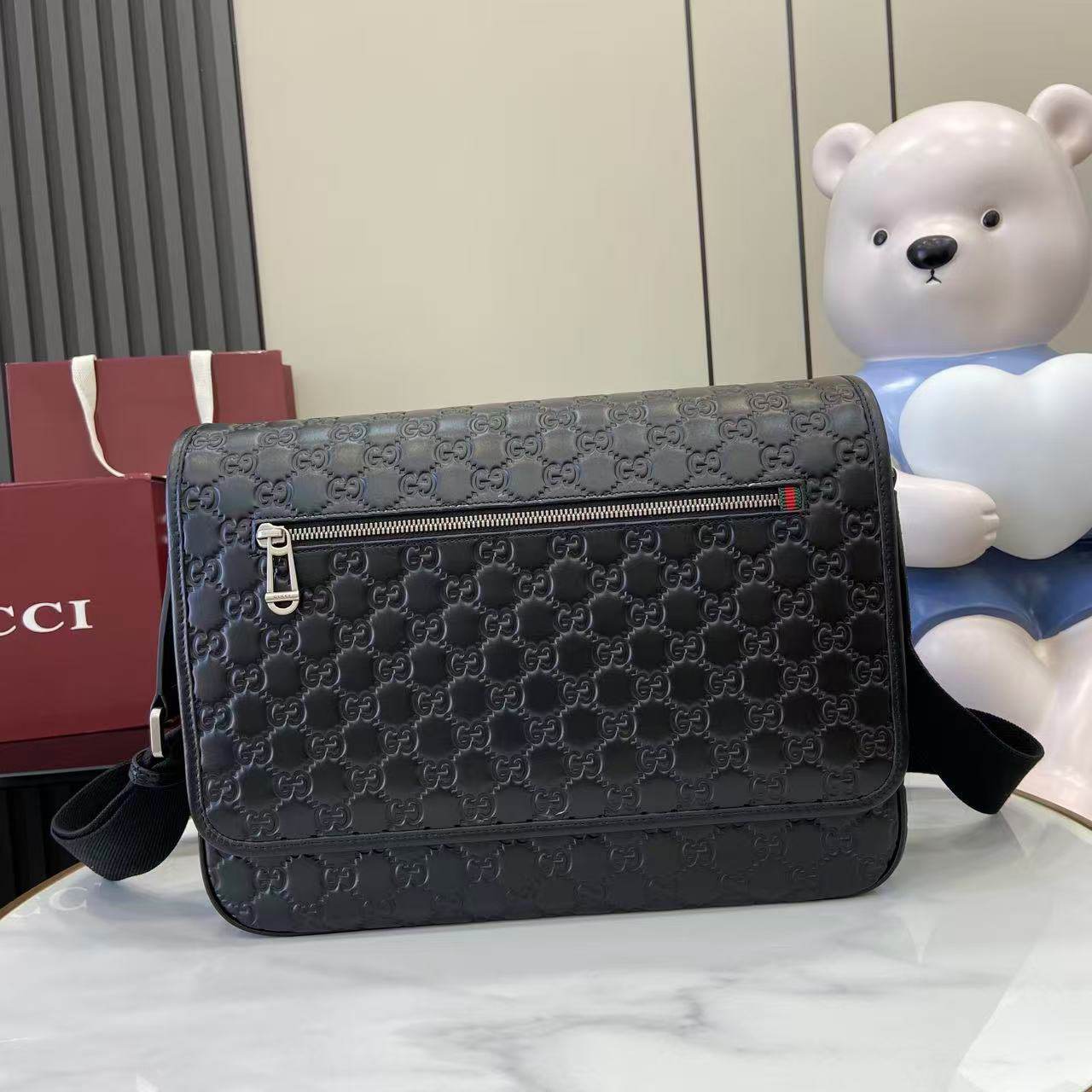GG Emblem small crossbody bag(HIGH-END GRADE)