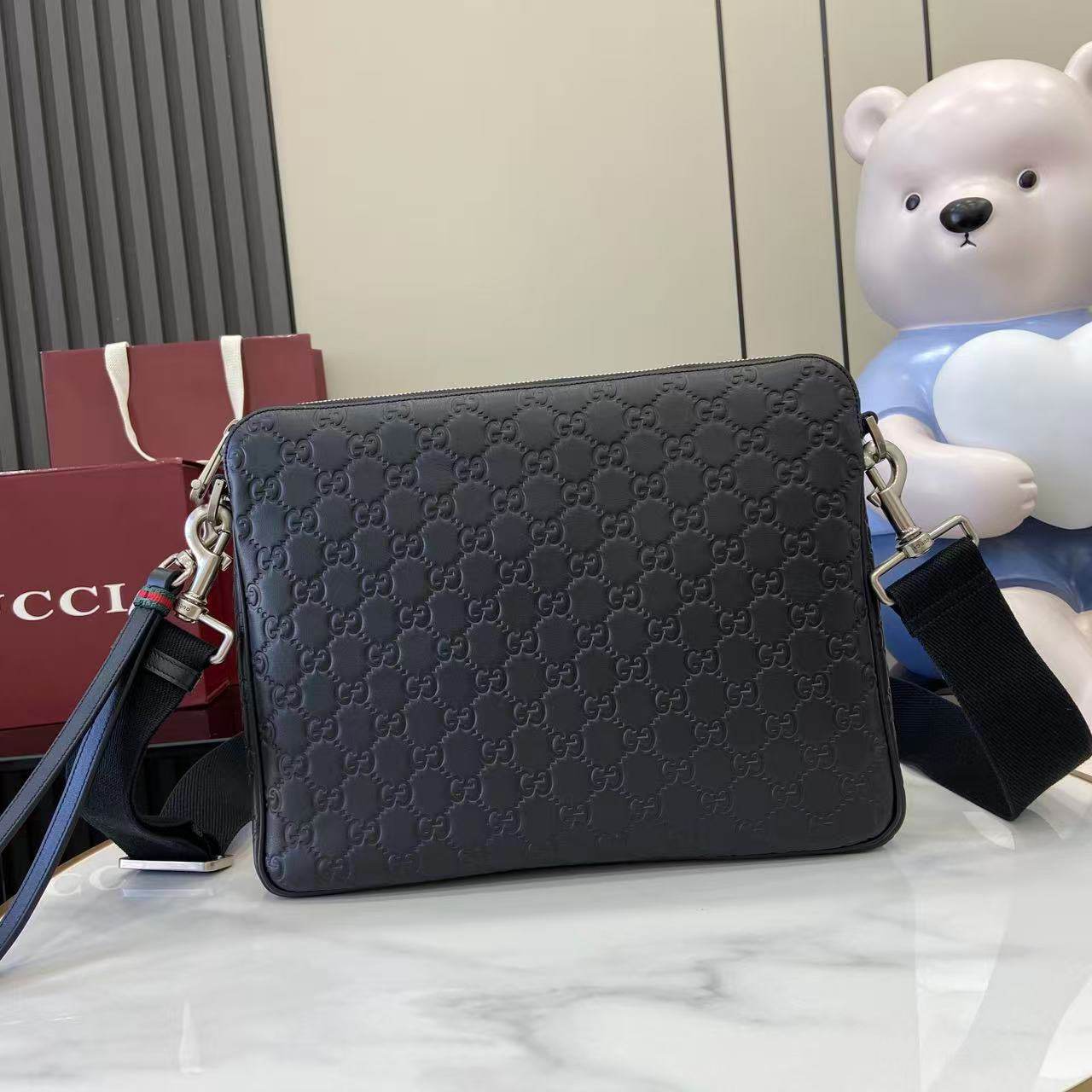 GG Emblem medium crossbody bag(HIGH-END GRADE)