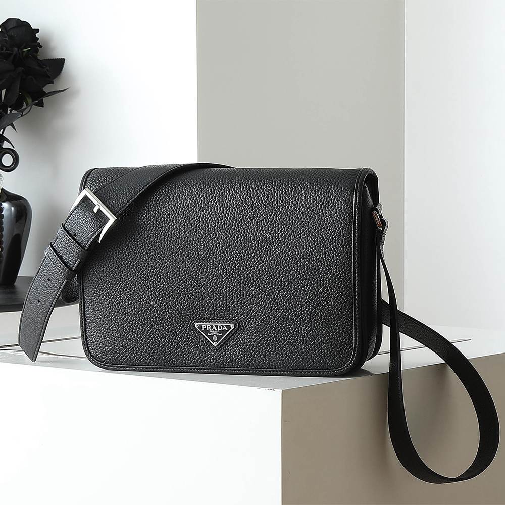 Pra*a Leather shoulder bag(HIGH-END GRADE)