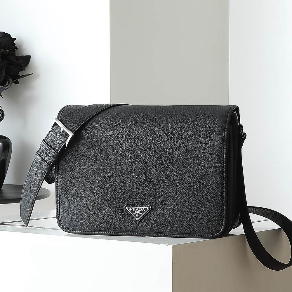 Pra*a Leather shoulder bag(HIGH-END GRADE)