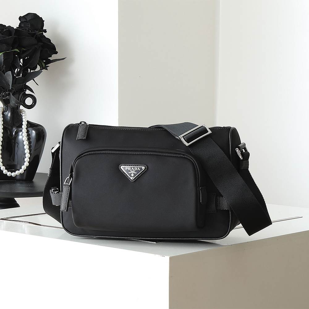 Pra*a Medium Re-Nylon and Saffiano leather shoulder bag(HIGH-END GRADE)