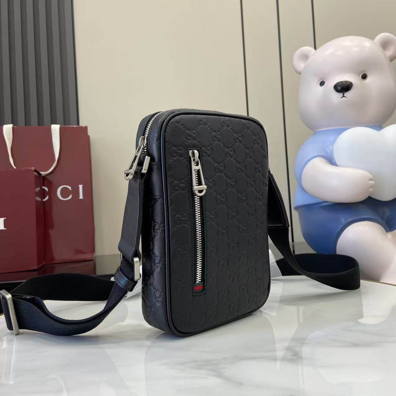 GG Emblem small crossbody bag(HIGH-END GRADE)