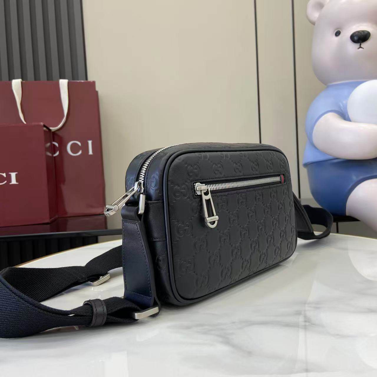 GG Emblem small crossbody bag(HIGH-END GRADE)