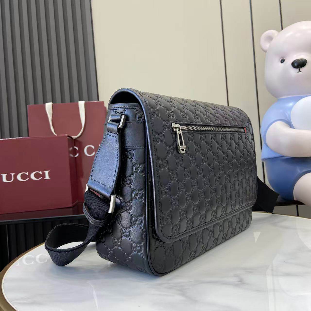 GG Emblem small crossbody bag(HIGH-END GRADE)