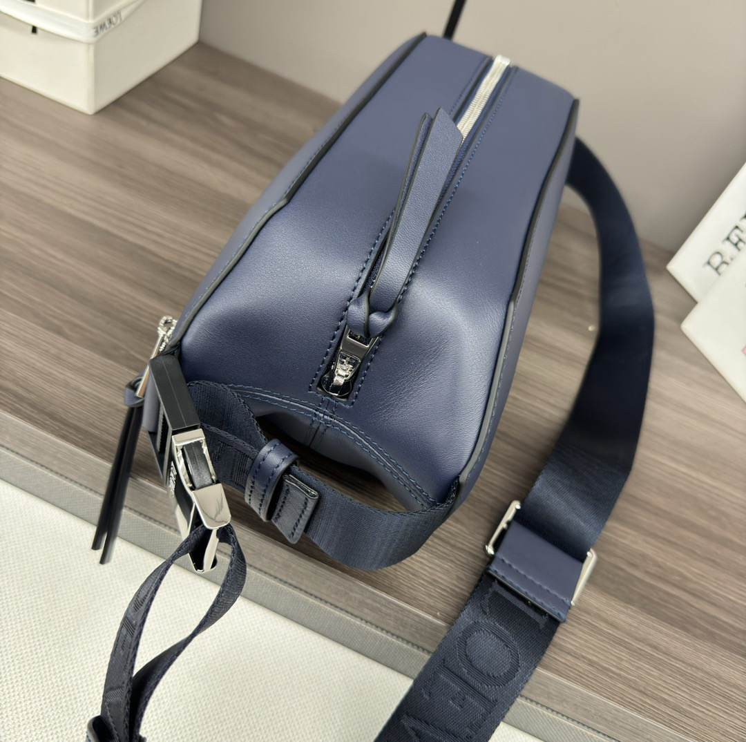 L0ew* Convertible sling in classic calfskin(HIGH-END GRADE)