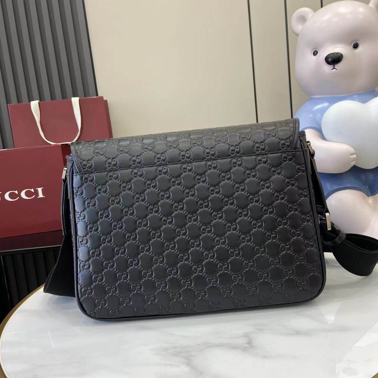 GG Emblem small crossbody bag(HIGH-END GRADE)