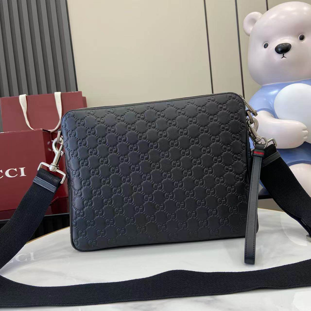 GG Emblem medium crossbody bag(HIGH-END GRADE)