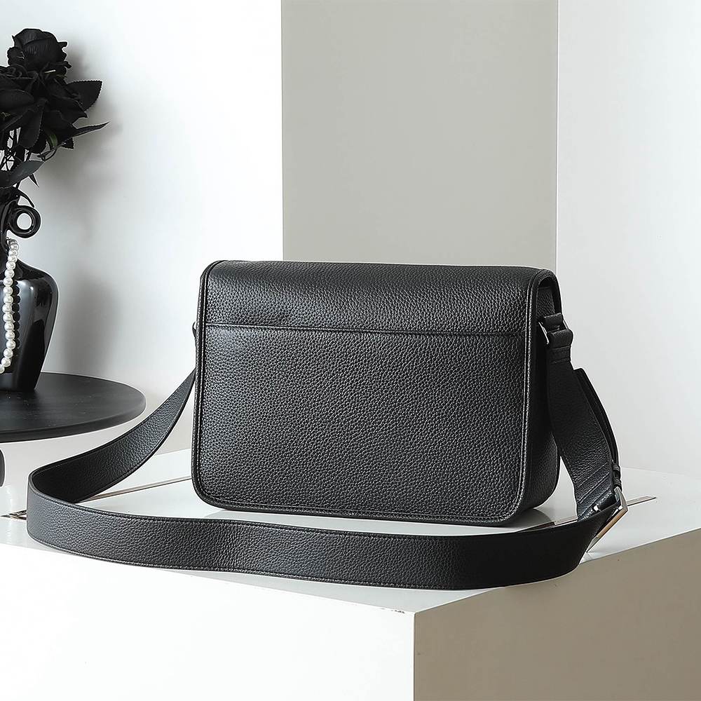 Pra*a Leather shoulder bag(HIGH-END GRADE)