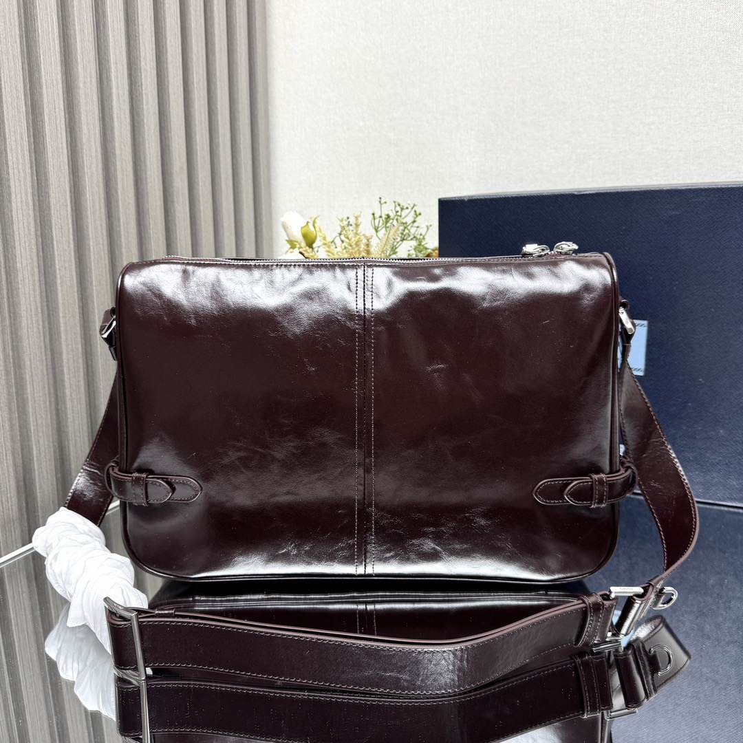 Pra*a Leather shoulder bag(HIGH-END GRADE)
