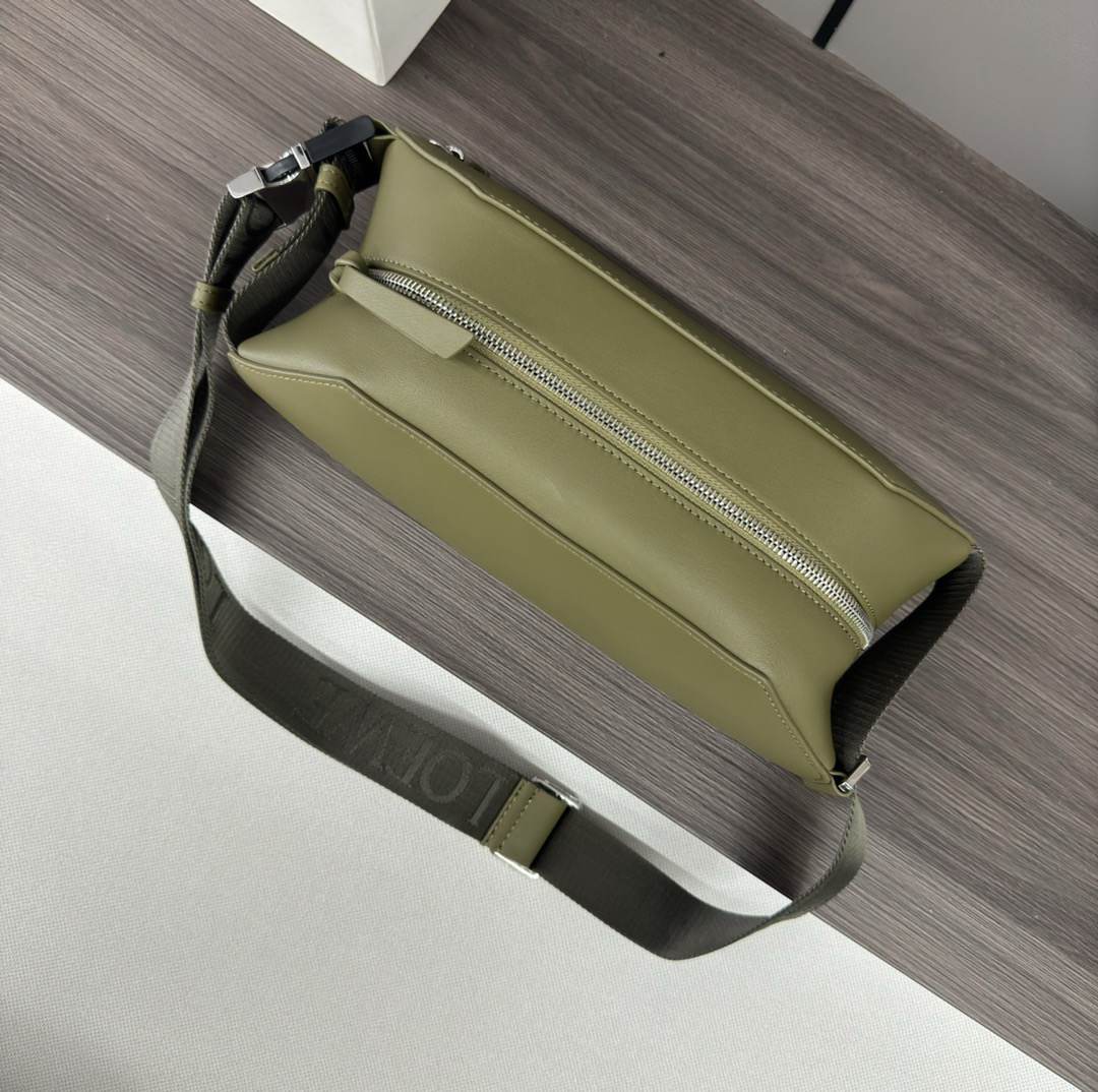 L0ew* Convertible sling in classic calfskin(HIGH-END GRADE)