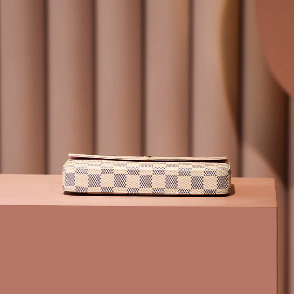 LV Pochette Félicie(TAX-FREE GRADE)