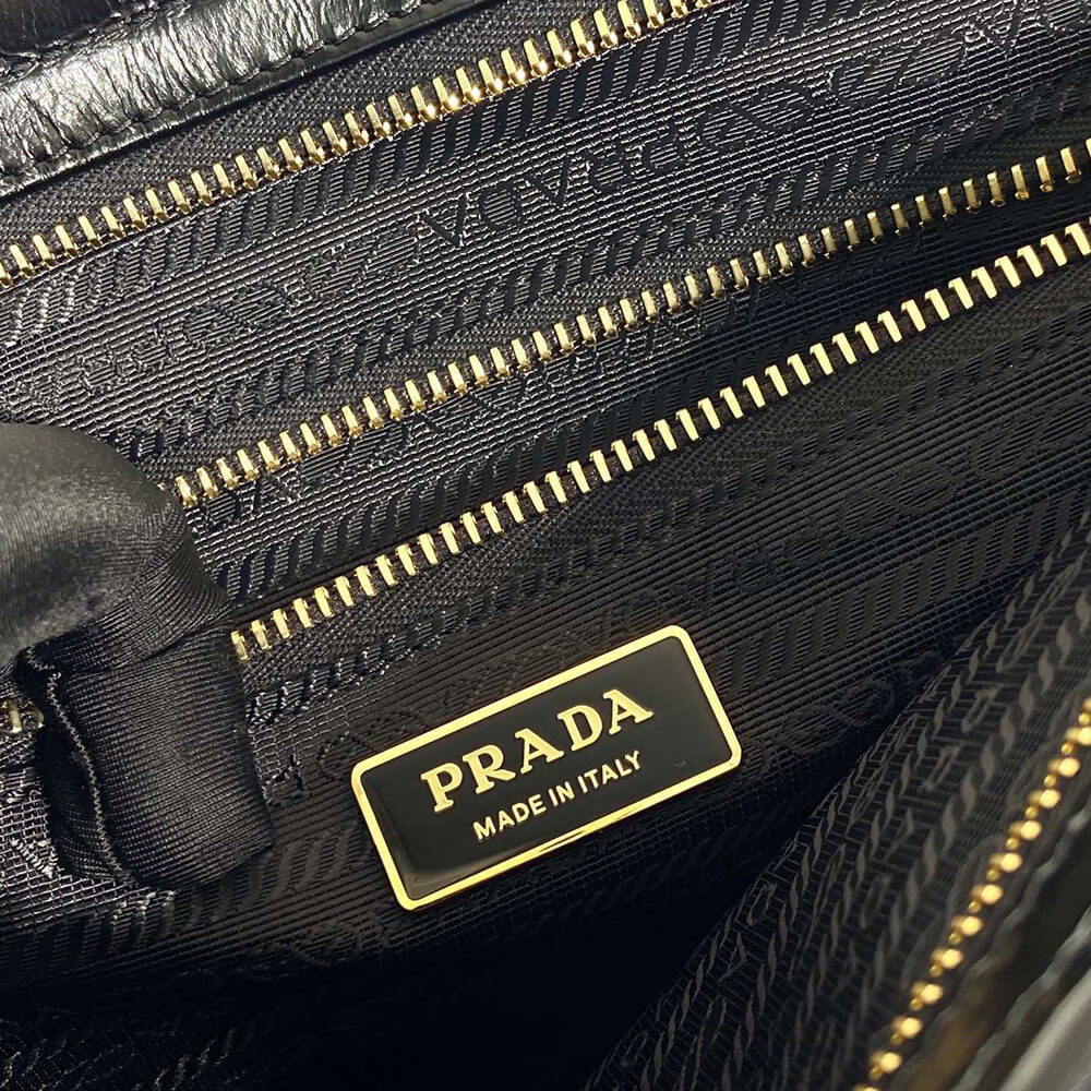 Pra*a Bonnie large leather handbag(TAX-FREE GRADE)