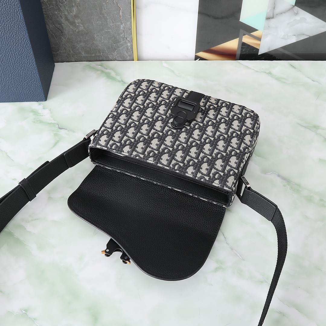 D10r Small Saddle Messenger Bag with Flap(HIGH-END GRADE)