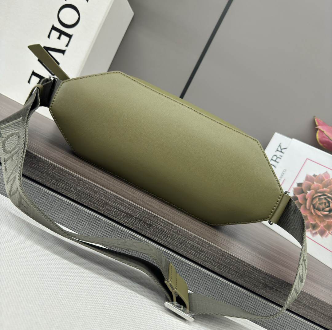 L0ew* Convertible sling in classic calfskin(HIGH-END GRADE)