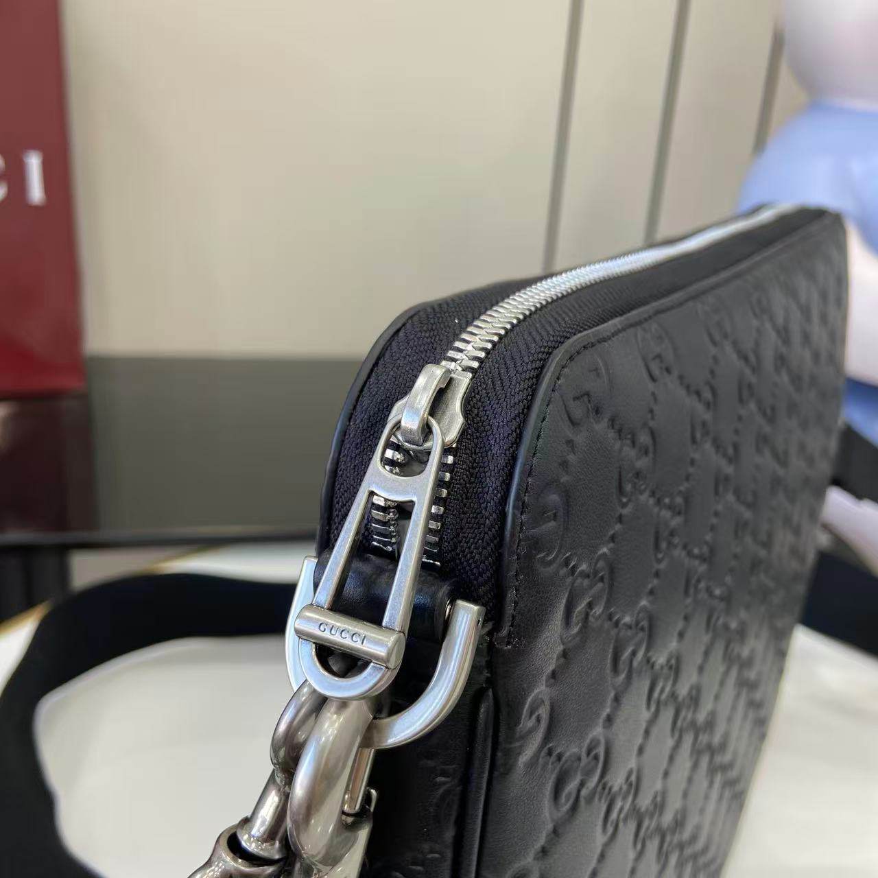 GG Emblem medium crossbody bag(HIGH-END GRADE)