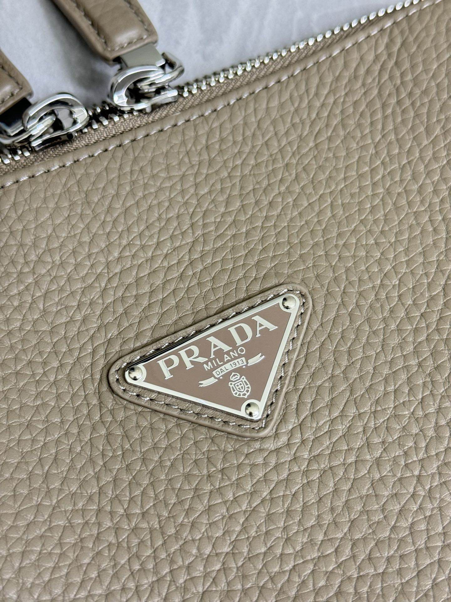 Pra*a Medium leather shoulder bag(HIGH-END GRADE)