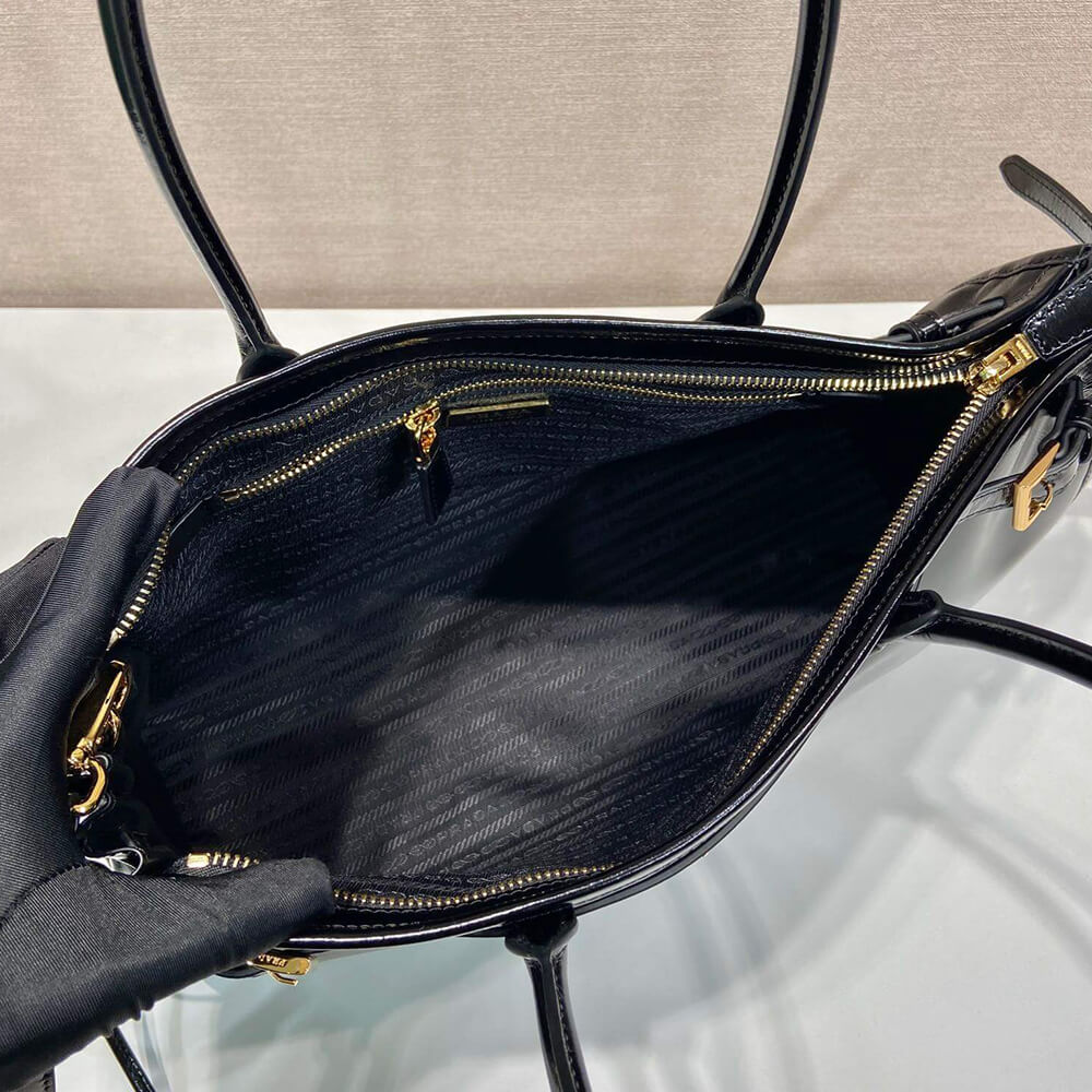 Pra*a Bonnie large leather handbag(TAX-FREE GRADE)