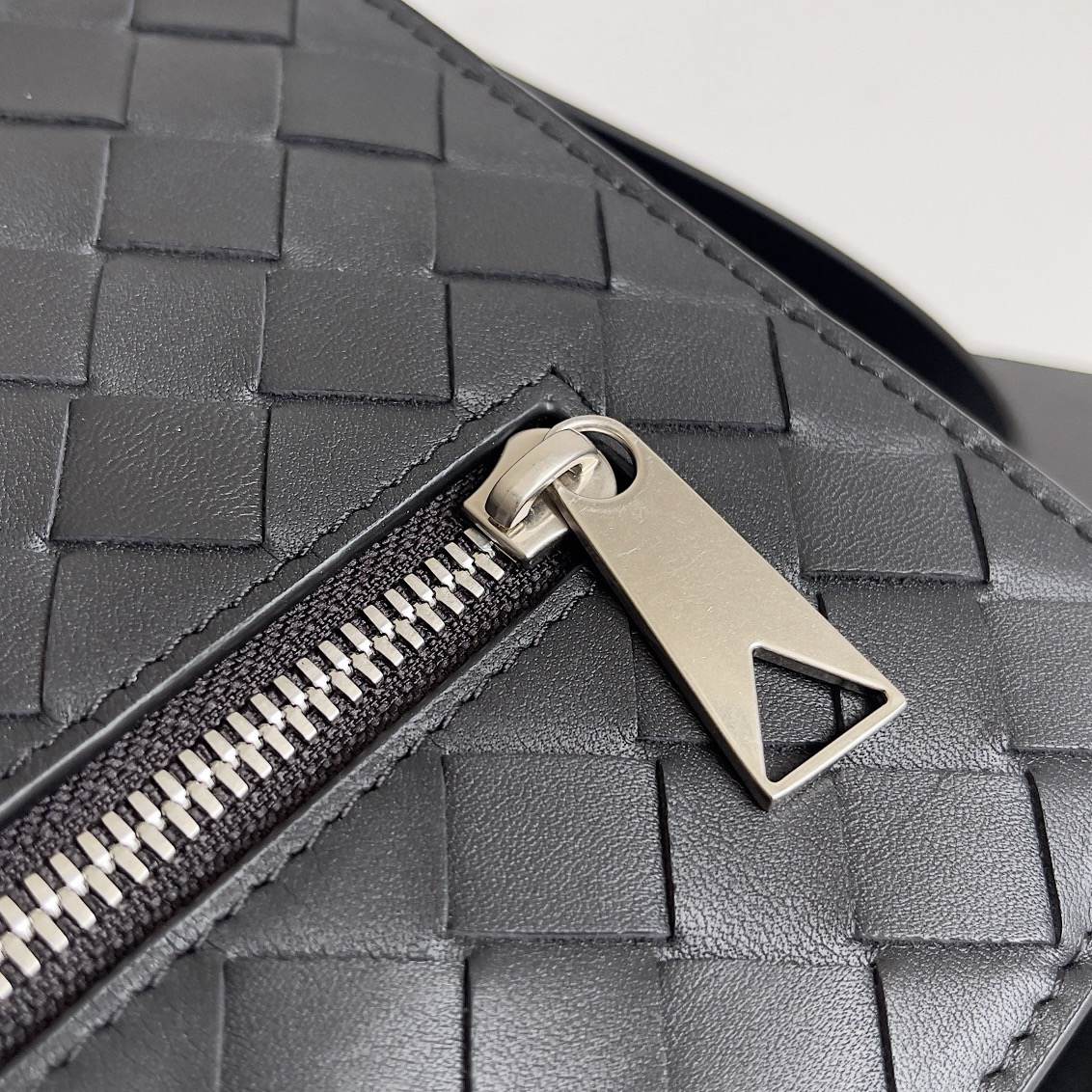 B0tt*ga Ven*ta Intrecciato Document Case With Wristlet(HIGH-END GRADE)