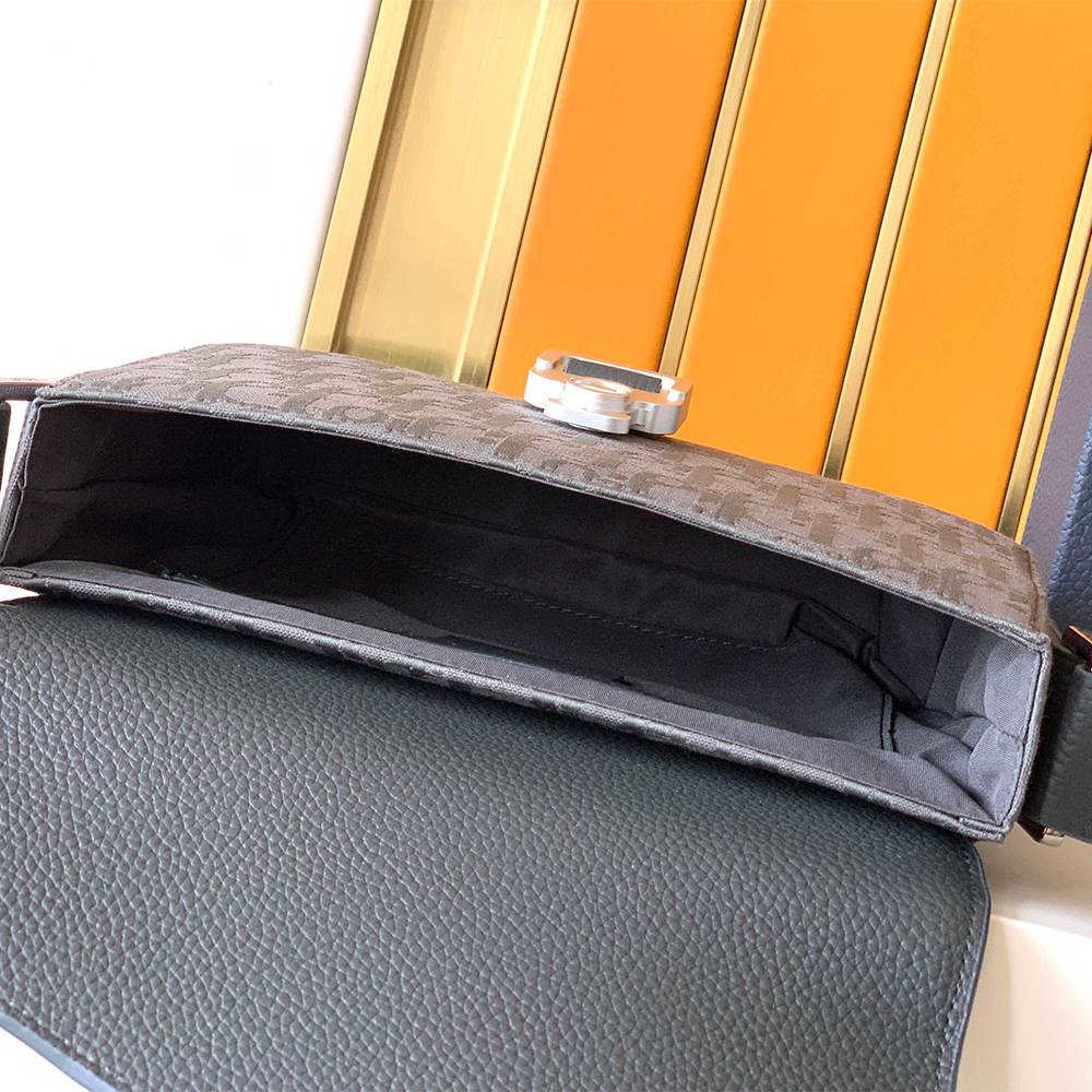 D10r Small Saddle Messenger Bag with Flap(HIGH-END GRADE)