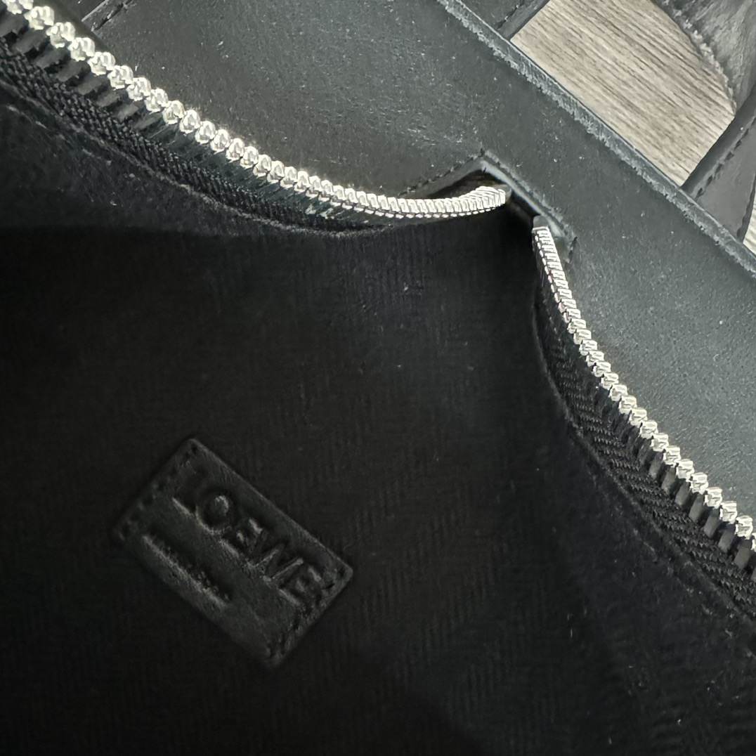 L0ew* Convertible backpack in classic calfskin(HIGH-END GRADE)